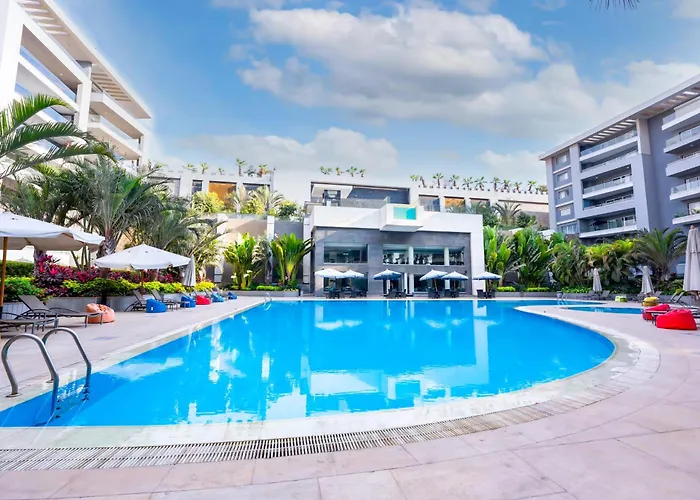 Elegant 2-Bedroom Near Airport