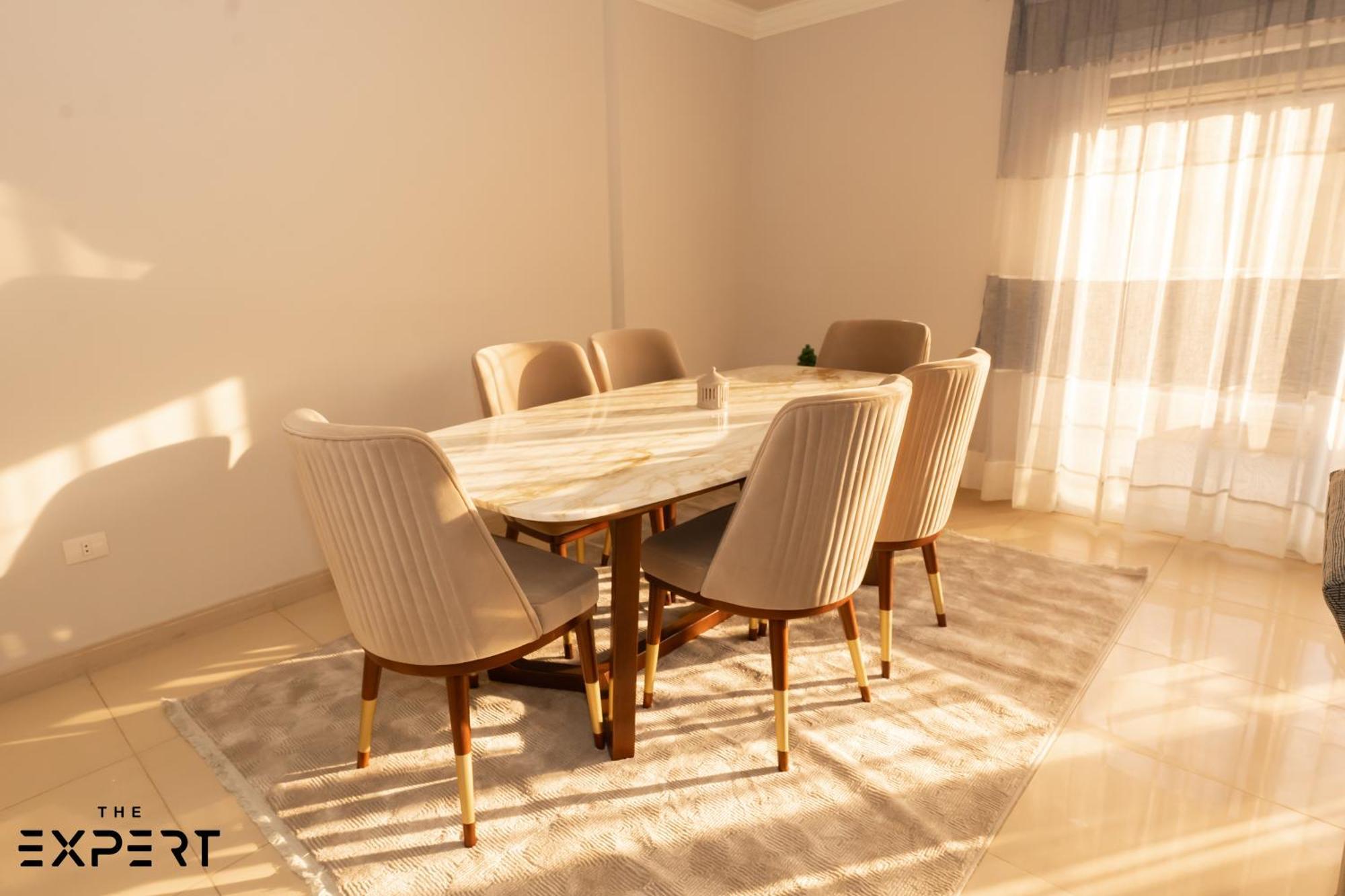 Elegant 2-bedroom Near Airport Apartment