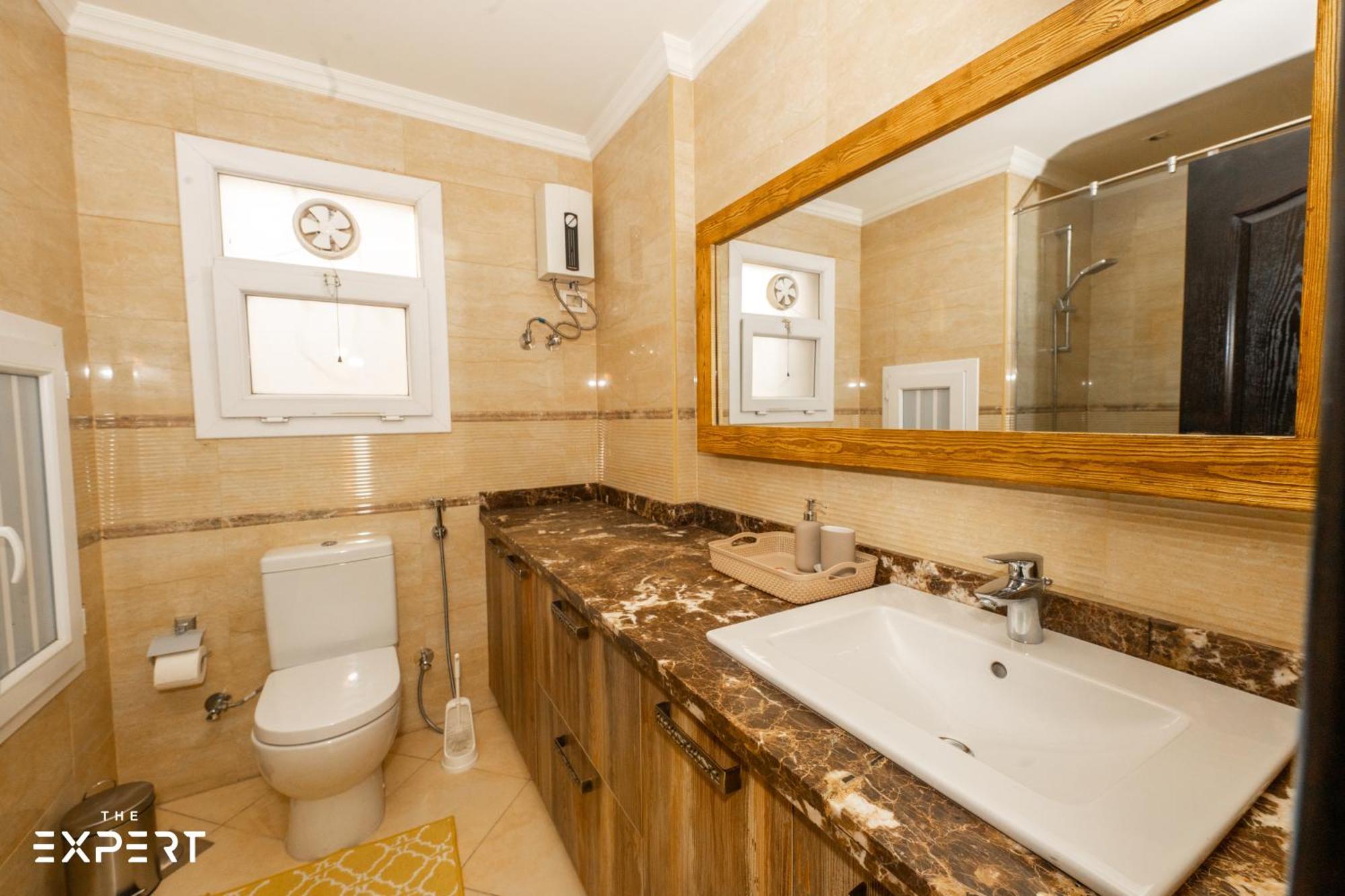 Elegant 2-bedroom Near Airport