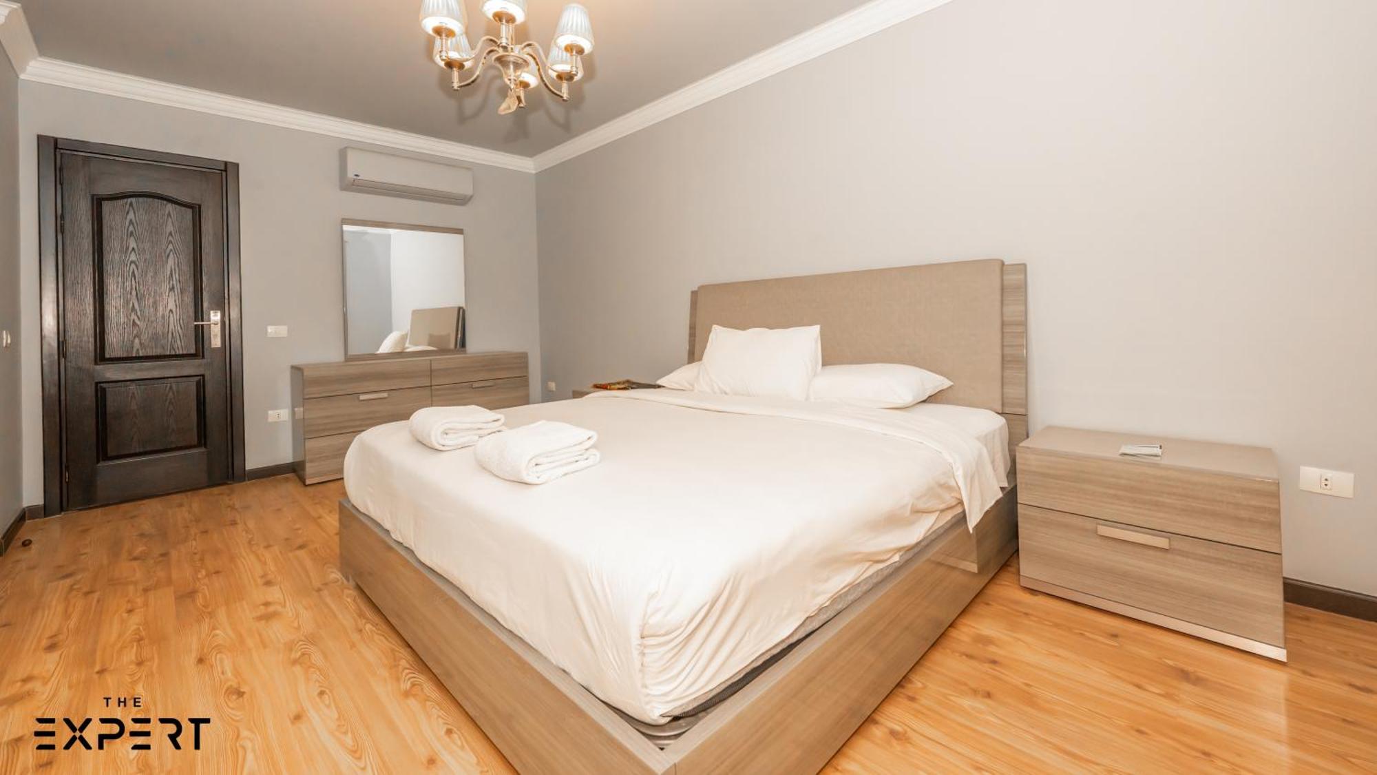 Elegant 2-bedroom Near Airport