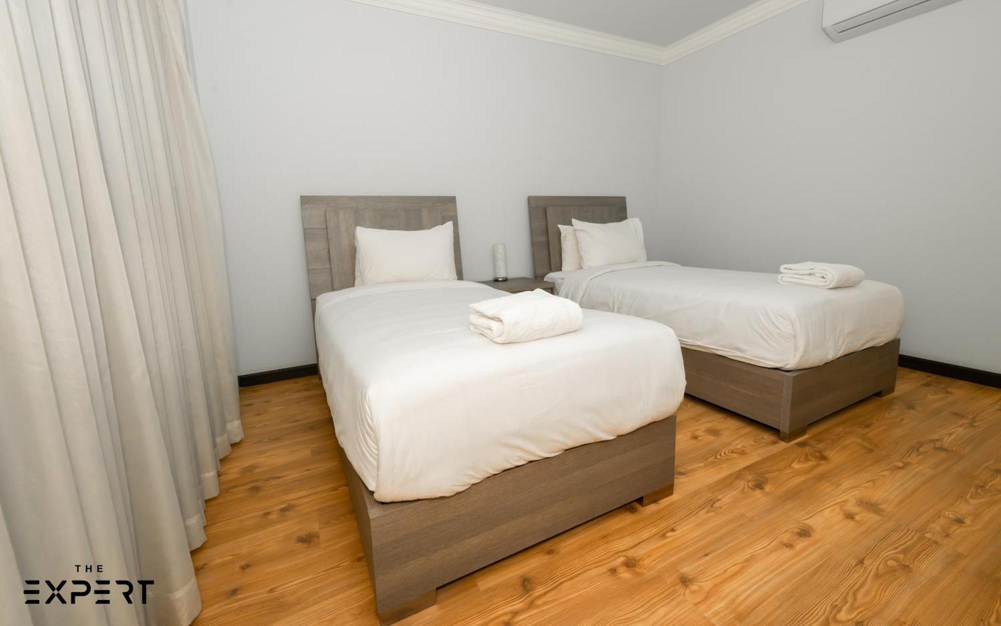 Elegant 2-bedroom Near Airport *